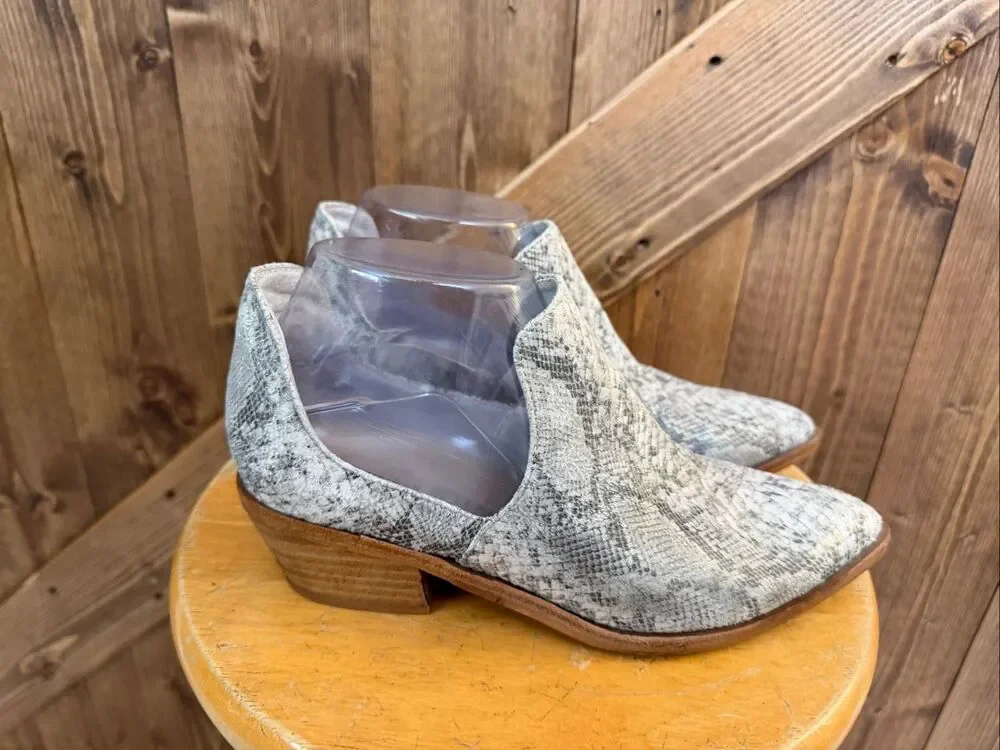 Chinese Laundry Women’s Size 6 Snakeskin Print Cutout Ankle Booties Western Heel